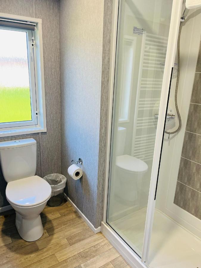 Reynards Retreat Lodge With Hot Tub Barmby on the Moor المظهر الخارجي الصورة